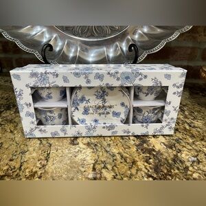 Grace Teaware fine porcelain set of (4) teacups & saucers - blue and white NEW